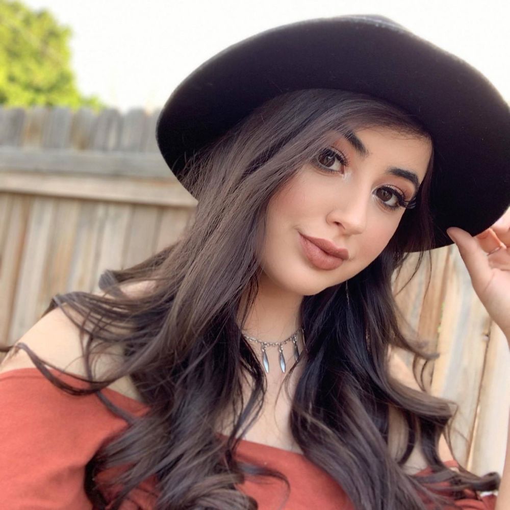 Meet your Posher, Carolina